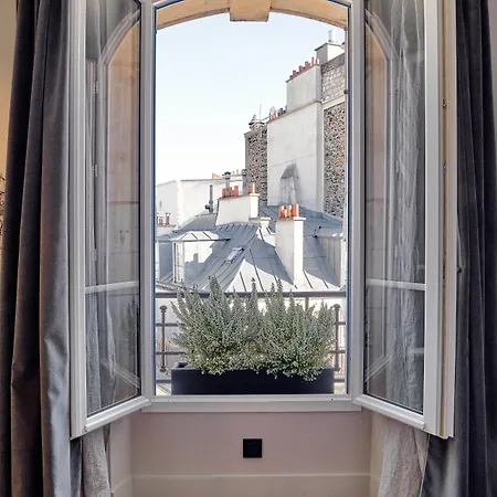 Tinah Paris, Réaumur - Montorgeuil 3*