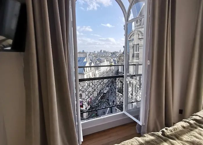 Tinah Paris, Reaumur - Montorgeuil