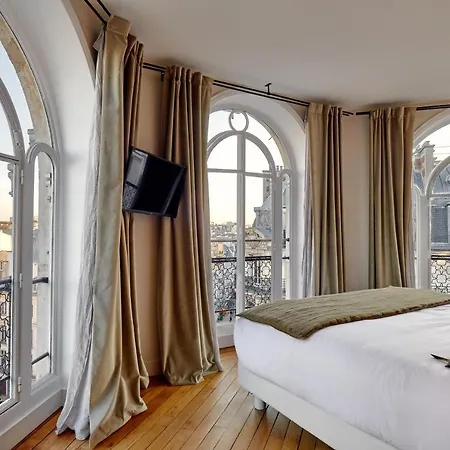 Tinah Paris, Réaumur - Montorgeuil 3*