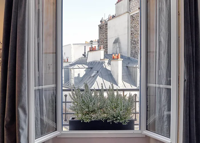 Tinah Paris, Réaumur - Montorgeuil 3*